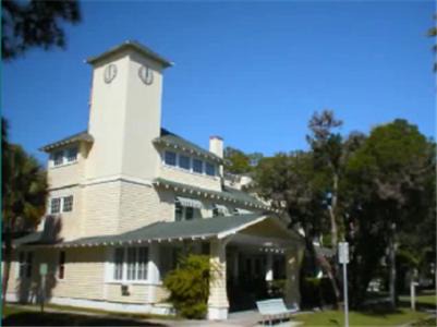 Gulfport Hotel | Peninsula Bed & Cocktails