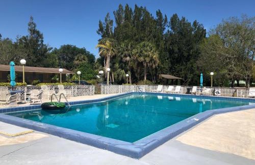 Sebastian Hotel | Pennwood Motor Lodge