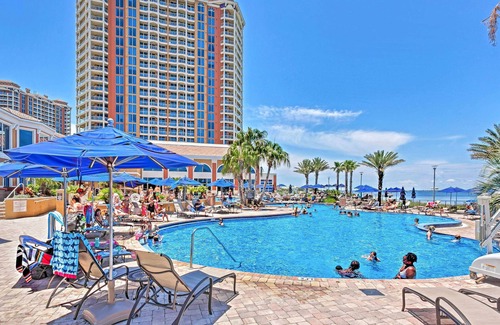 Pensacola Beach Apartment | Pensacola Beach Penthouse w/View + Pool Access!