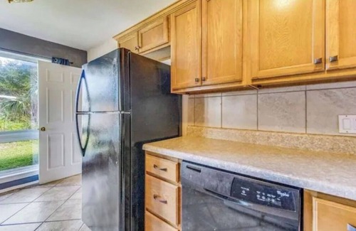 West Pensacola House | Pensacola House 3br/2ba Eaton Place. Ping Pong Table. Pet-Friendly fenced yard