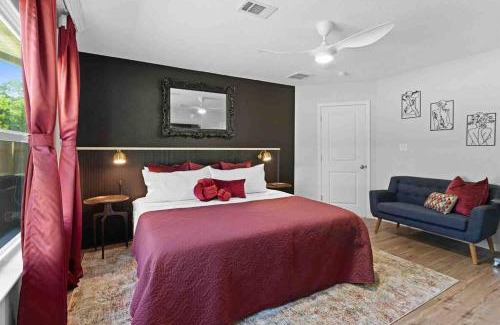 Pensacola Apartment | Pensacola Whimsy Hideaway: Quirky Apartment Near NAS