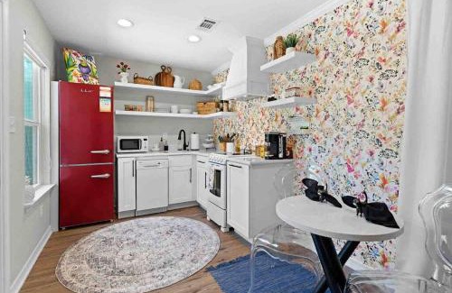Pensacola Apartment | Pensacola Whimsy Hideaway: Quirky Apartment Near NAS