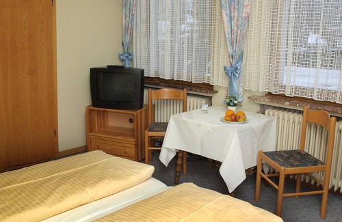 Zueschen House | Pension Dorfkrug