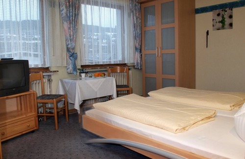 Zueschen House | Pension Dorfkrug