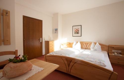 Gargellen House | Pension Edelweiss - Bergdorf Gargellen 1423m - Park, Sleep & Hike