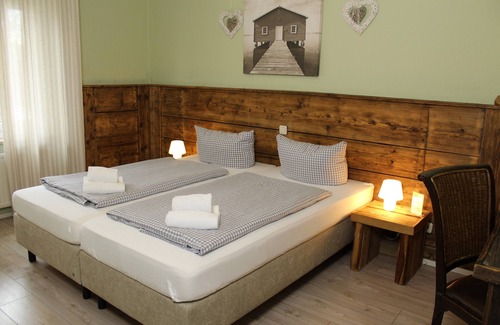 Allershausen House | Pension Haus am Bach