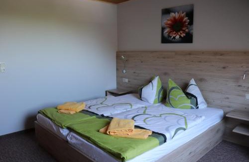 Freiberg West House | Pension Hubertushof Monteurunterkunft