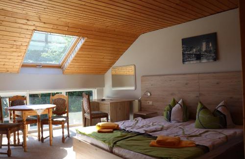Freiberg West House | Pension Hubertushof Monteurunterkunft
