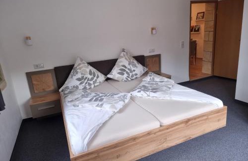 Niederrathen House | Pension "Lug ins Land"