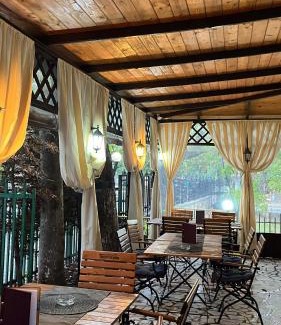 Navodari House | Pensiune Restaurant Arconi