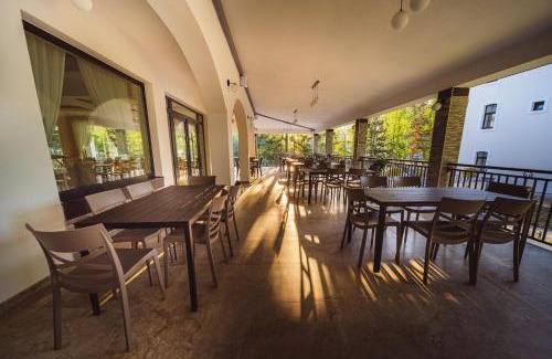 Sangeorz-Bai House | Pensiune Restaurant Perla
