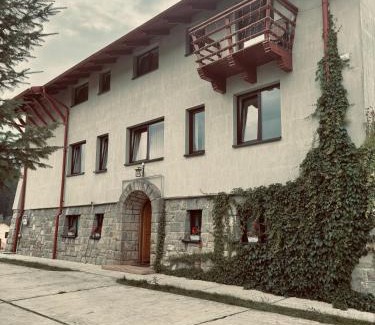 Busteni House | Pensiunea Atlantis