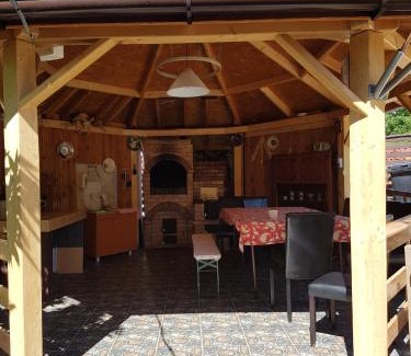 Piatra Neamt House | Pensiunea BRADU