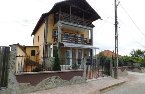 Baia de Fier House | Pensiunea Casa Domnitei