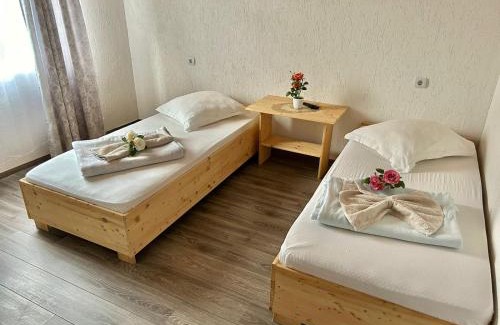 Cartisoara House | Pensiunea Casa Nina