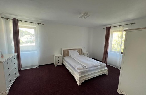 Cimpeni House | Pensiunea CASABLANCA