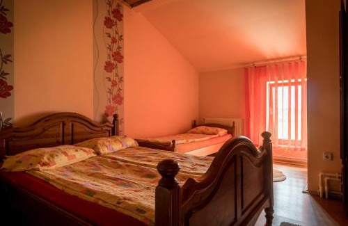 Tasnad House | Pensiunea elena