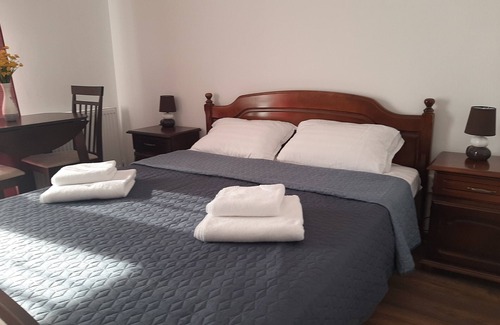 Barnova House | Pensiunea Emelys