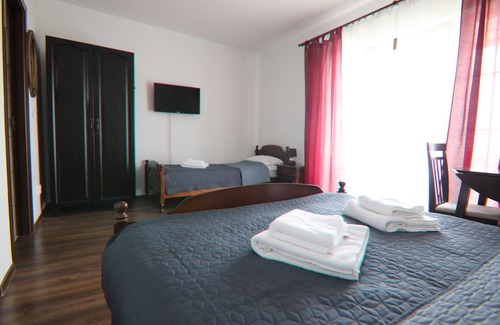 Barnova House | Pensiunea Emelys