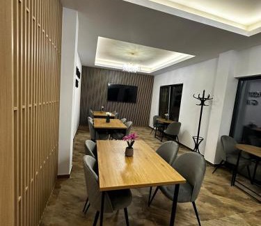 Tunari House | Pensiunea GRS Tunari