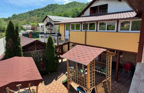Gura Suhasului House | Pensiunea Leo si Georgiana