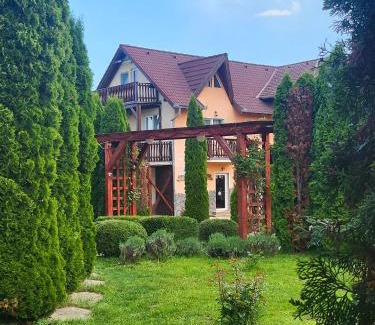 Cristian House | Pensiunea Mountain King