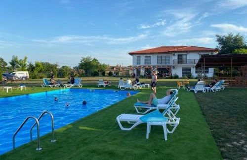 Plopul House | Pensiunea Paradiso Sarinasuf