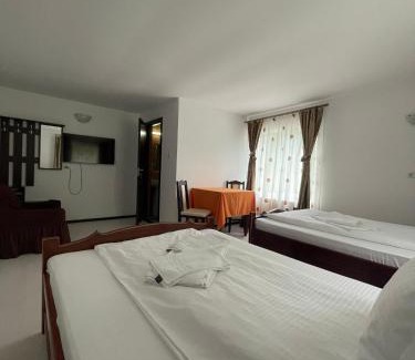 Borca House | Pensiunea Pe drumuri de munte