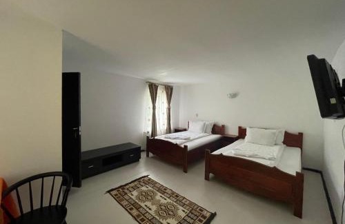 Borca House | Pensiunea Pe drumuri de munte