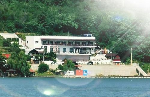 Eselnita House | PENSIUNEA ROZELOR