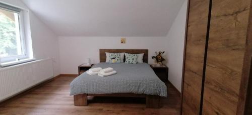 Cristian House | Pensiunea Rozelor Stațiunea Climaterică Sâmbăta
