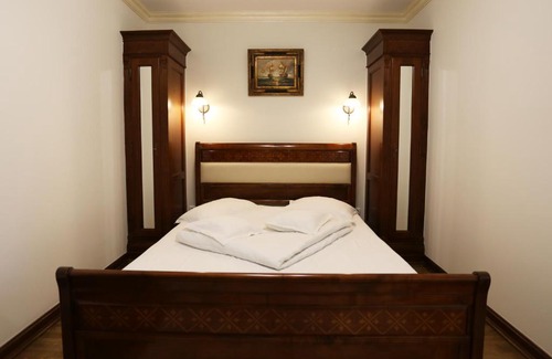 Seini Hotel | Pensiunea Trei Pini