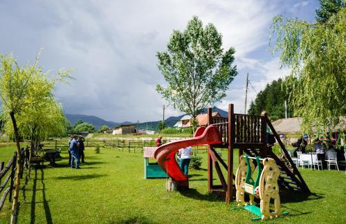Corbeni House | Pensiunea Trei Ponei