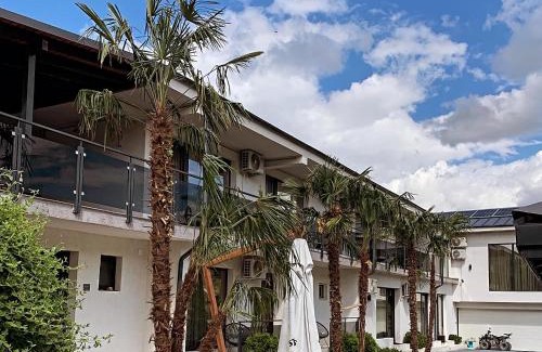 Pausesti-Maglasi House | Pensiunea White Department