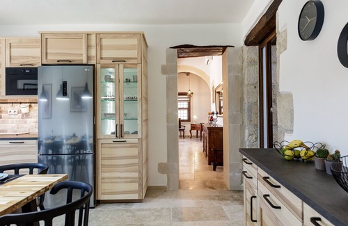 Monopari Villa | Penthe Manor House, Rustic Secret Retreat - Close to South and North beaches