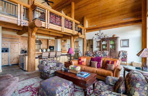 Saddle Ridge Cabin | Penthouse 4 by Moonlight Basin Lodging