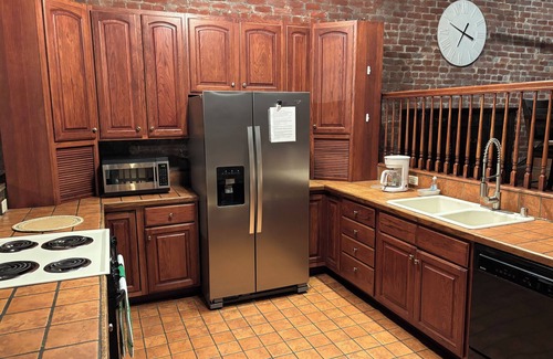 Paducah Apartment | Penthouse Apartment 4-Story Walk up