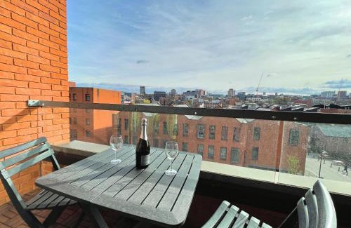 Sheffield Apartment | Penthouse Apartment w/Parking