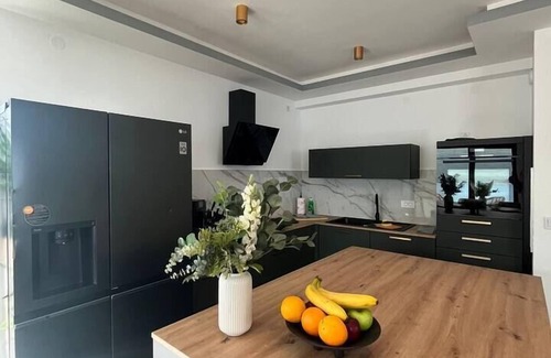 Denovici Apartment | Penthouse apartment with sea view and pool area