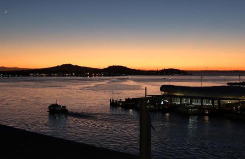 Auckland Central Business District Apartment | Penthouse apartment with stunning Harbour views