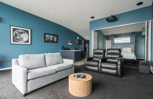 Auckland Central Business District Apartment | Penthouse apartment with stunning Harbour views