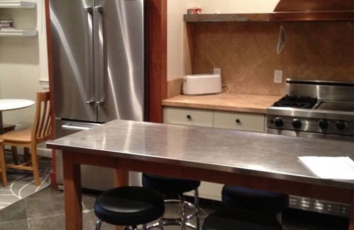Berkeley Apartment | Penthouse Condo a short distance from UC. Very private gorgeous San Fran views