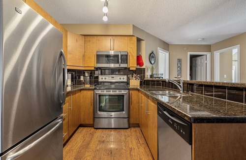 East Kootenay Apartment | Penthouse Corner | Pool | Hot Tub | Top Floor