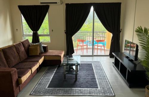 Bandar Penawar Apartment | Penthouse Desaru Beach 5G Wifi Netflix Pool View