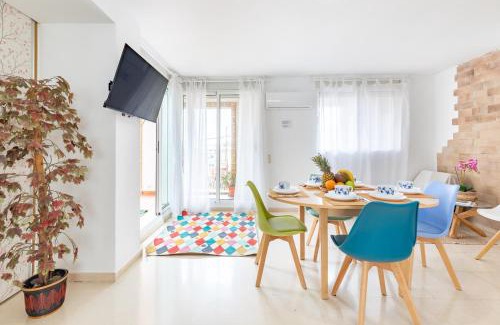 Mislata Apartment | Penthouse Duplex in a 4 floors spanish house -8 min to center by Metro
