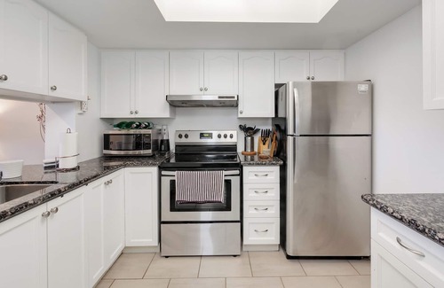 Niagara Condo | Penthouse in heart of King West | Free Parking!