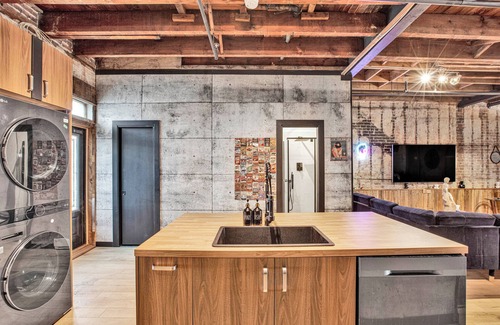 Downtown Montreal House | Penthouse in the heart of Guy Concordia - big terrace and parking