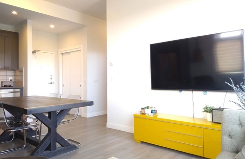 Inglewood Condo | Penthouse in trendy Inglewood