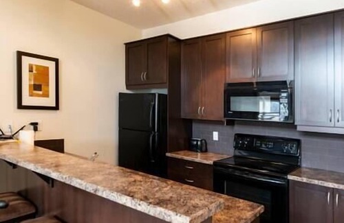 East Kootenay Condo | Penthouse King Suite/Hot Tub/BBQ