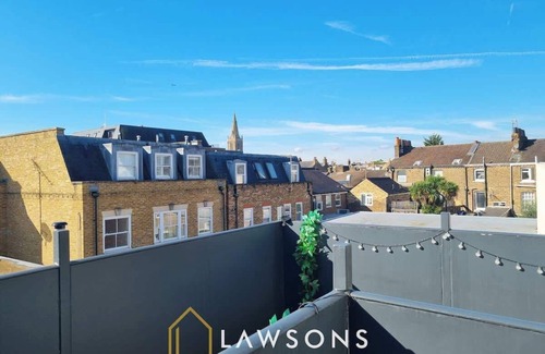 Windsor City Centre Apartment | Penthouse Living by Lawsons